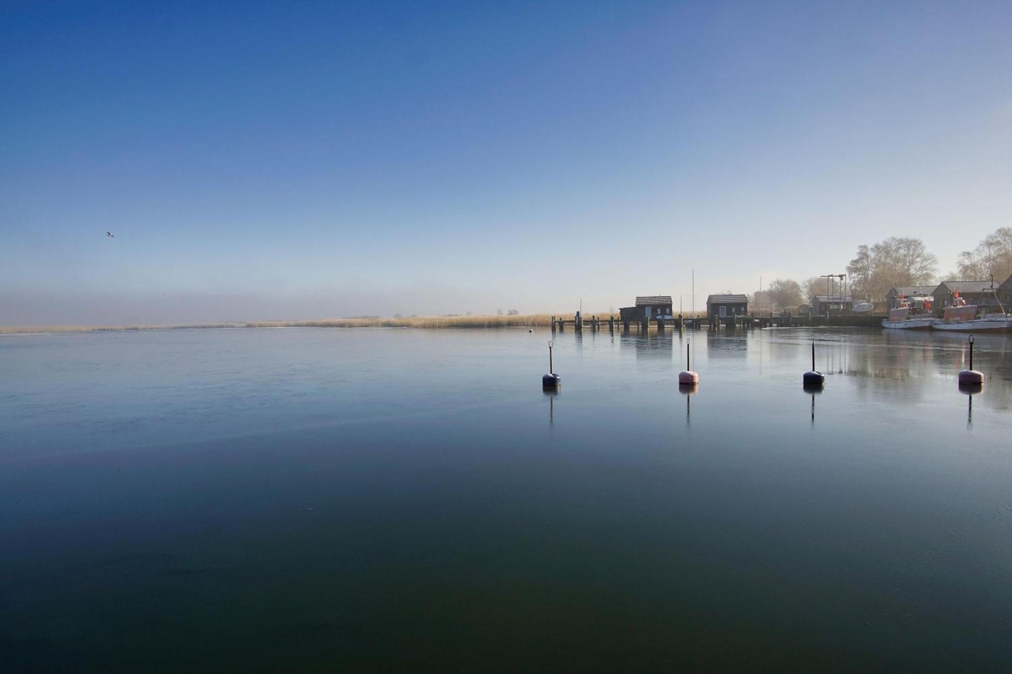 Hausboot Lydia Mit Sauna Und Elektrokamin - Hausbooturlaub Auf Ruegen Gager Exterior foto
