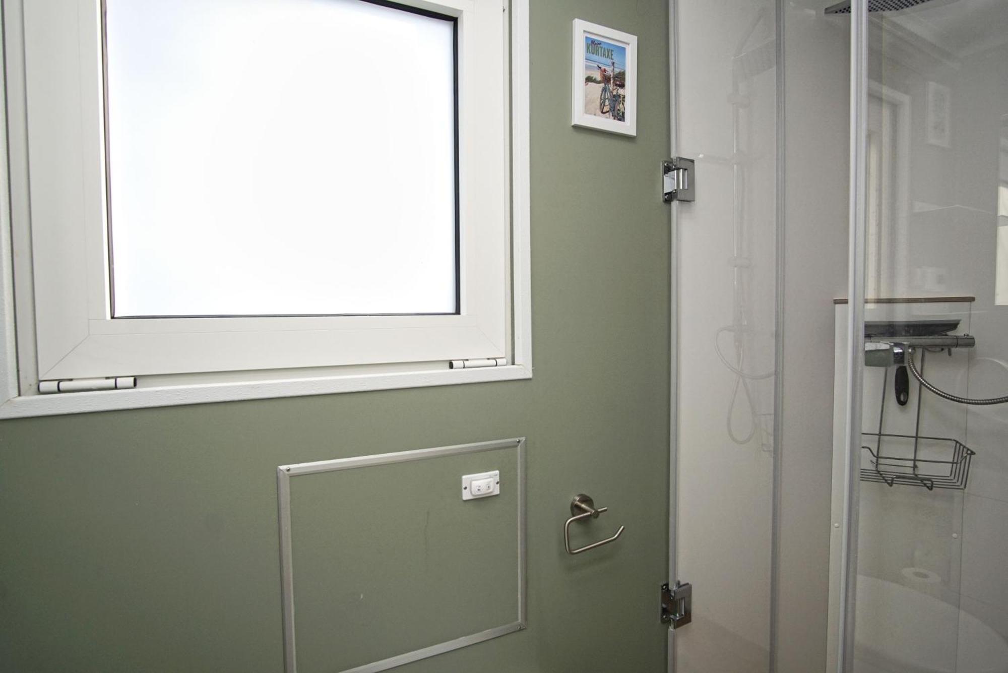 Hausboot Lydia Mit Sauna Und Elektrokamin - Hausbooturlaub Auf Ruegen Gager Exterior foto
