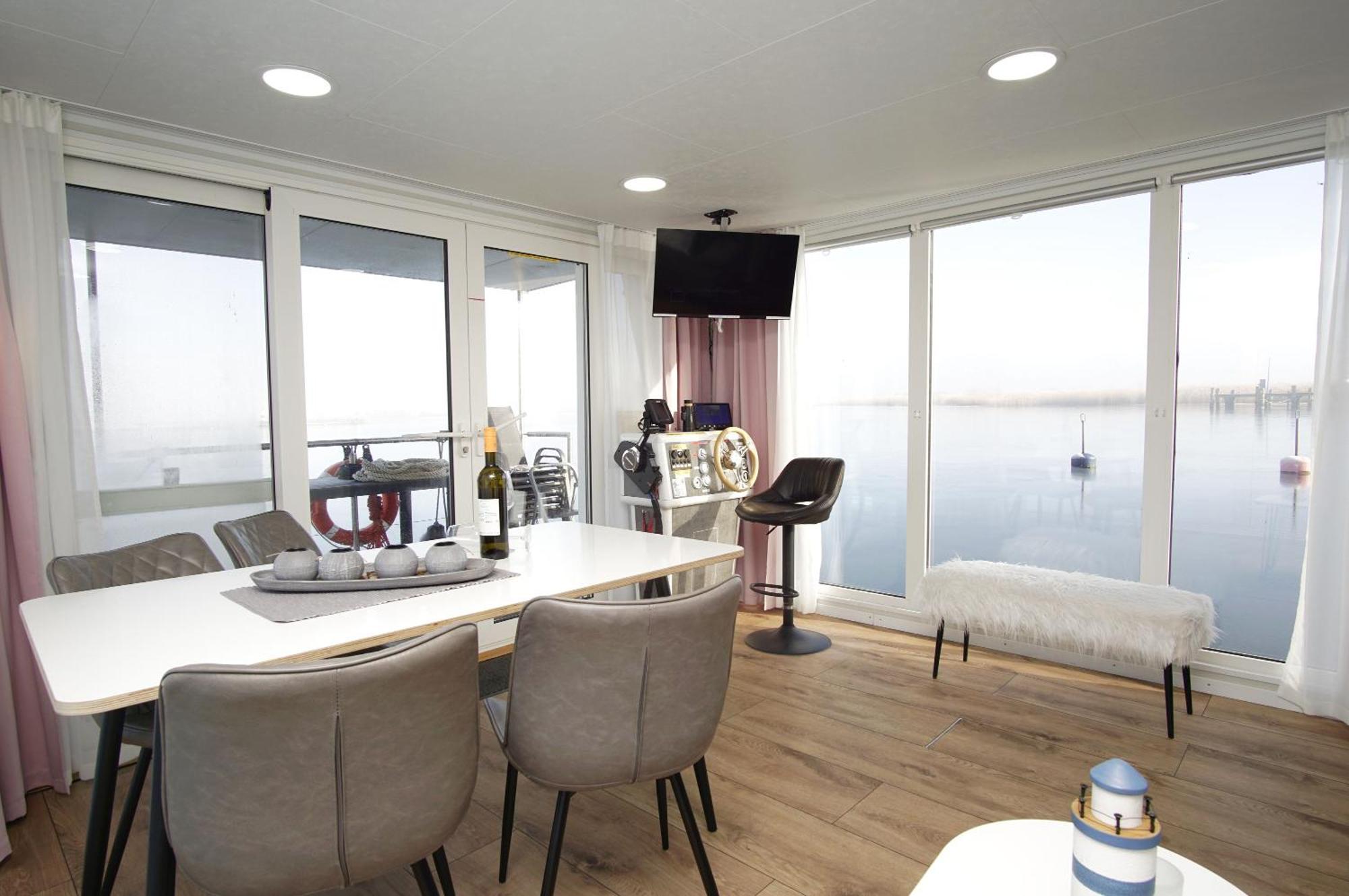 Hausboot Lydia Mit Sauna Und Elektrokamin - Hausbooturlaub Auf Ruegen Gager Exterior foto