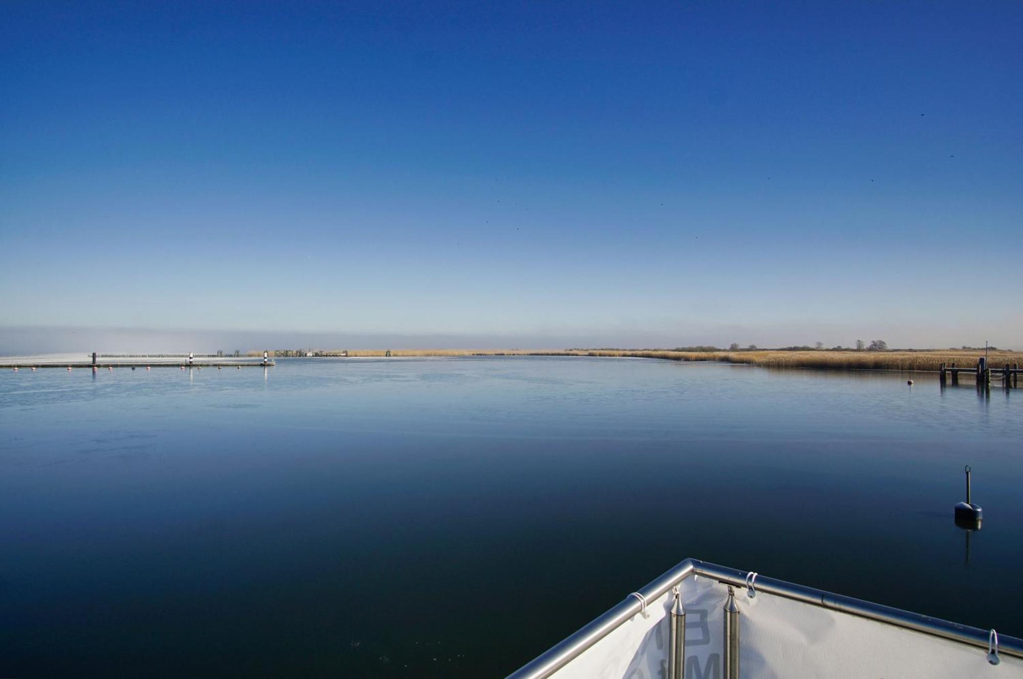 Hausboot Lydia Mit Sauna Und Elektrokamin - Hausbooturlaub Auf Ruegen Gager Exterior foto