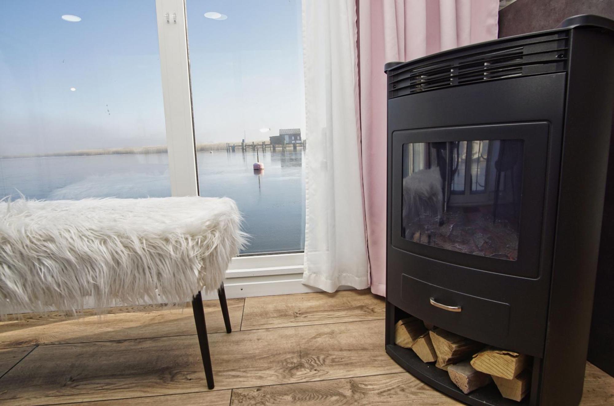 Hausboot Lydia Mit Sauna Und Elektrokamin - Hausbooturlaub Auf Ruegen Gager Exterior foto