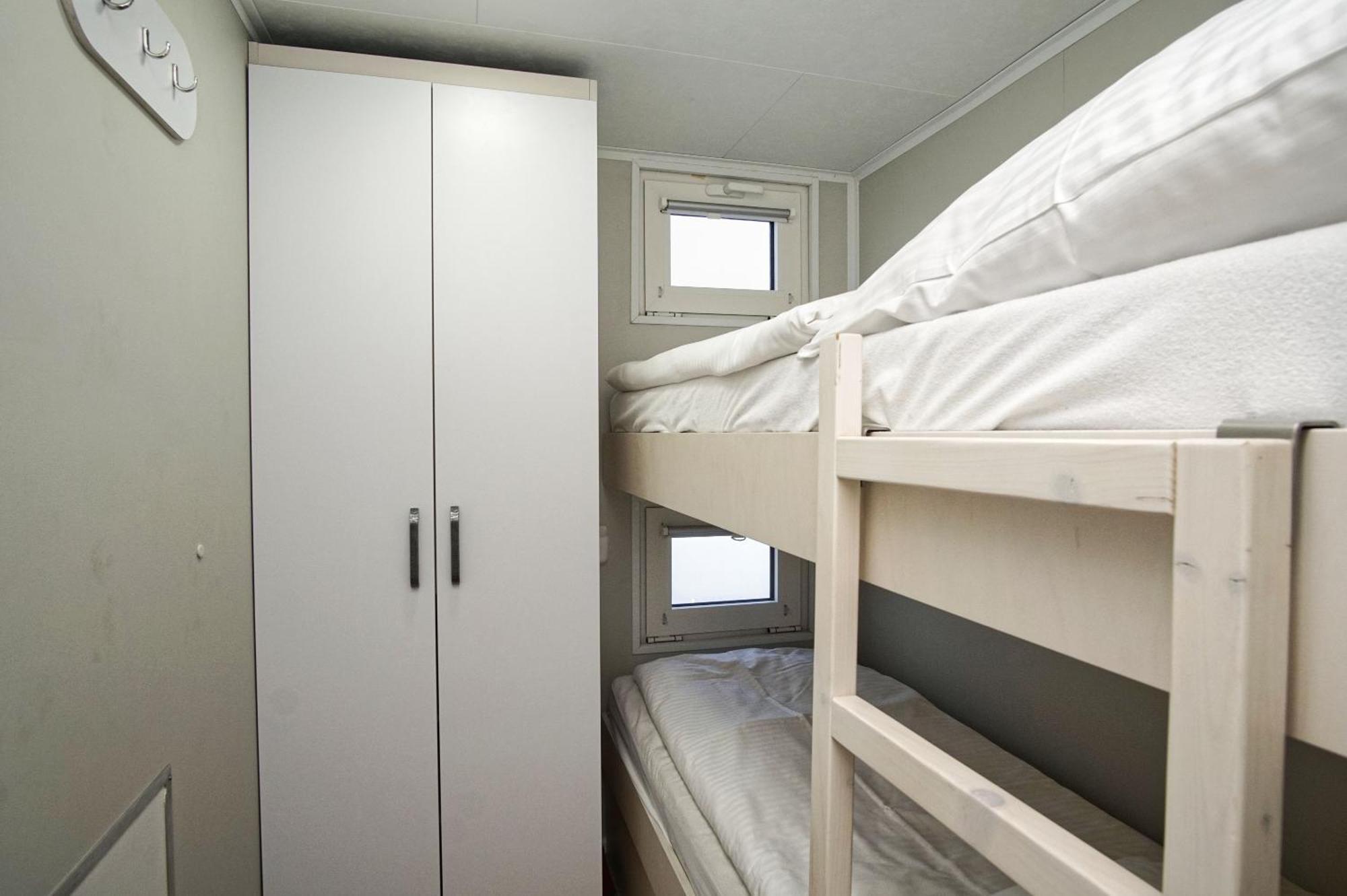 Hausboot Lydia Mit Sauna Und Elektrokamin - Hausbooturlaub Auf Ruegen Gager Exterior foto