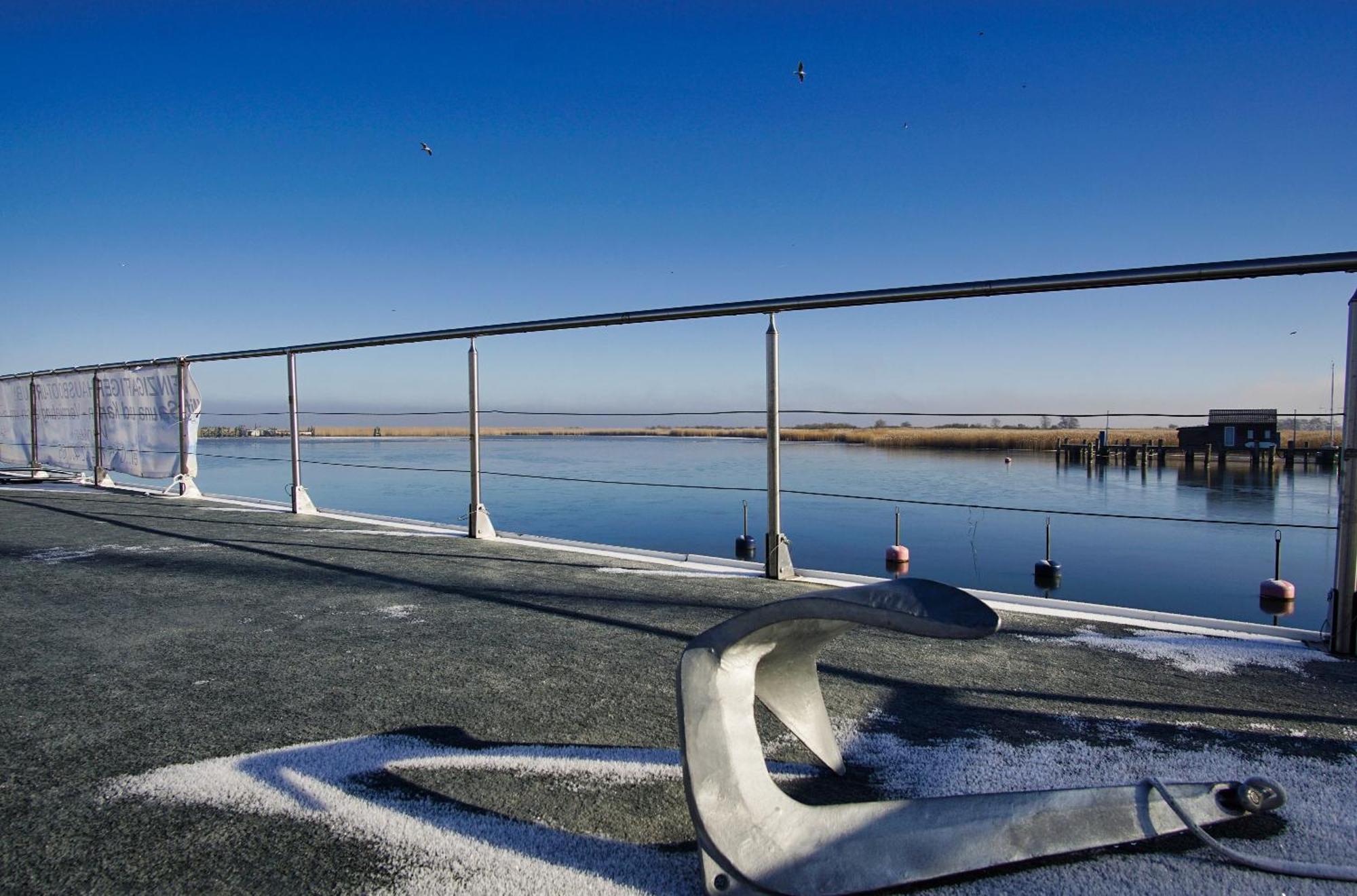 Hausboot Lydia Mit Sauna Und Elektrokamin - Hausbooturlaub Auf Ruegen Gager Exterior foto