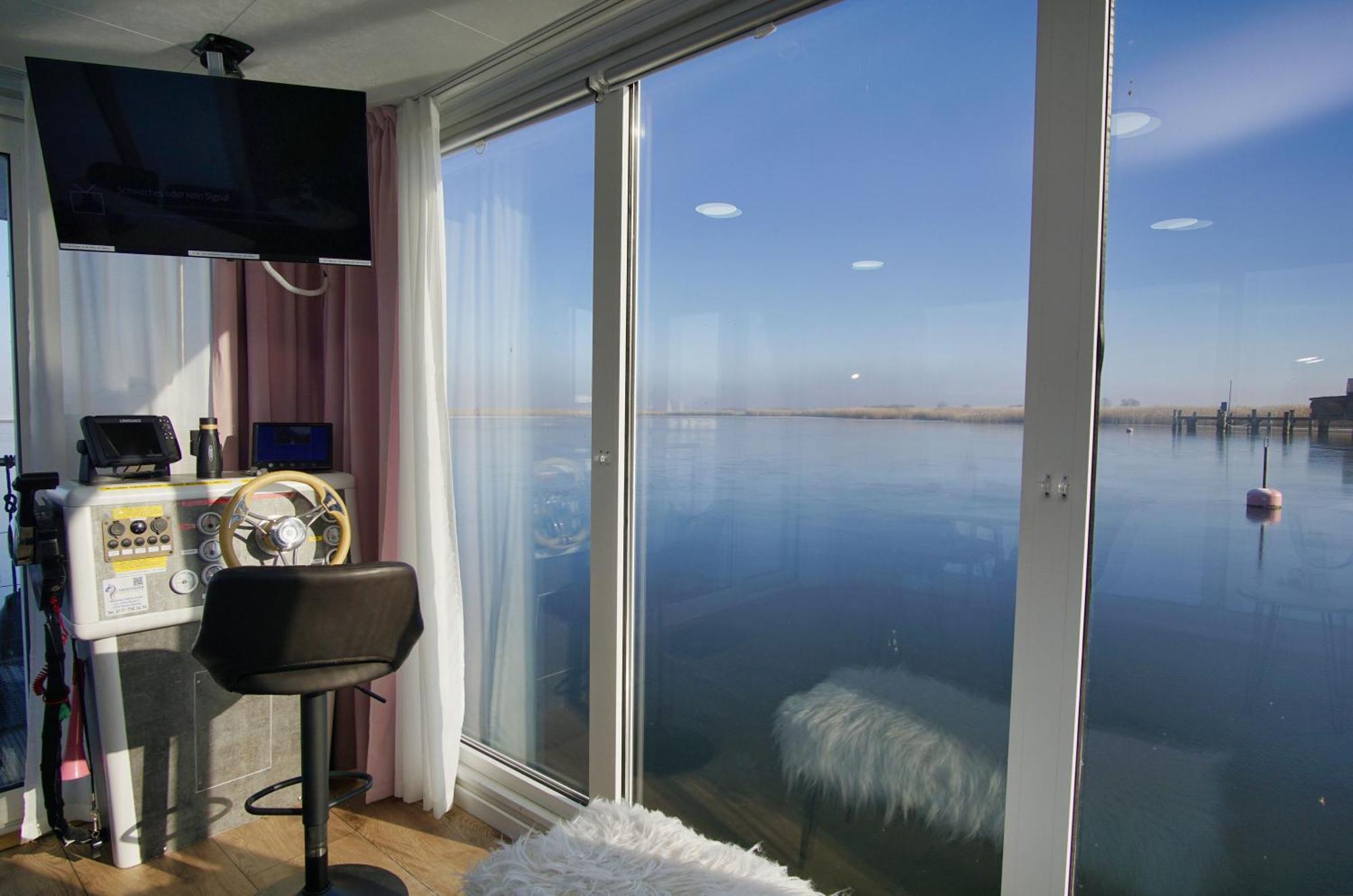 Hausboot Lydia Mit Sauna Und Elektrokamin - Hausbooturlaub Auf Ruegen Gager Exterior foto