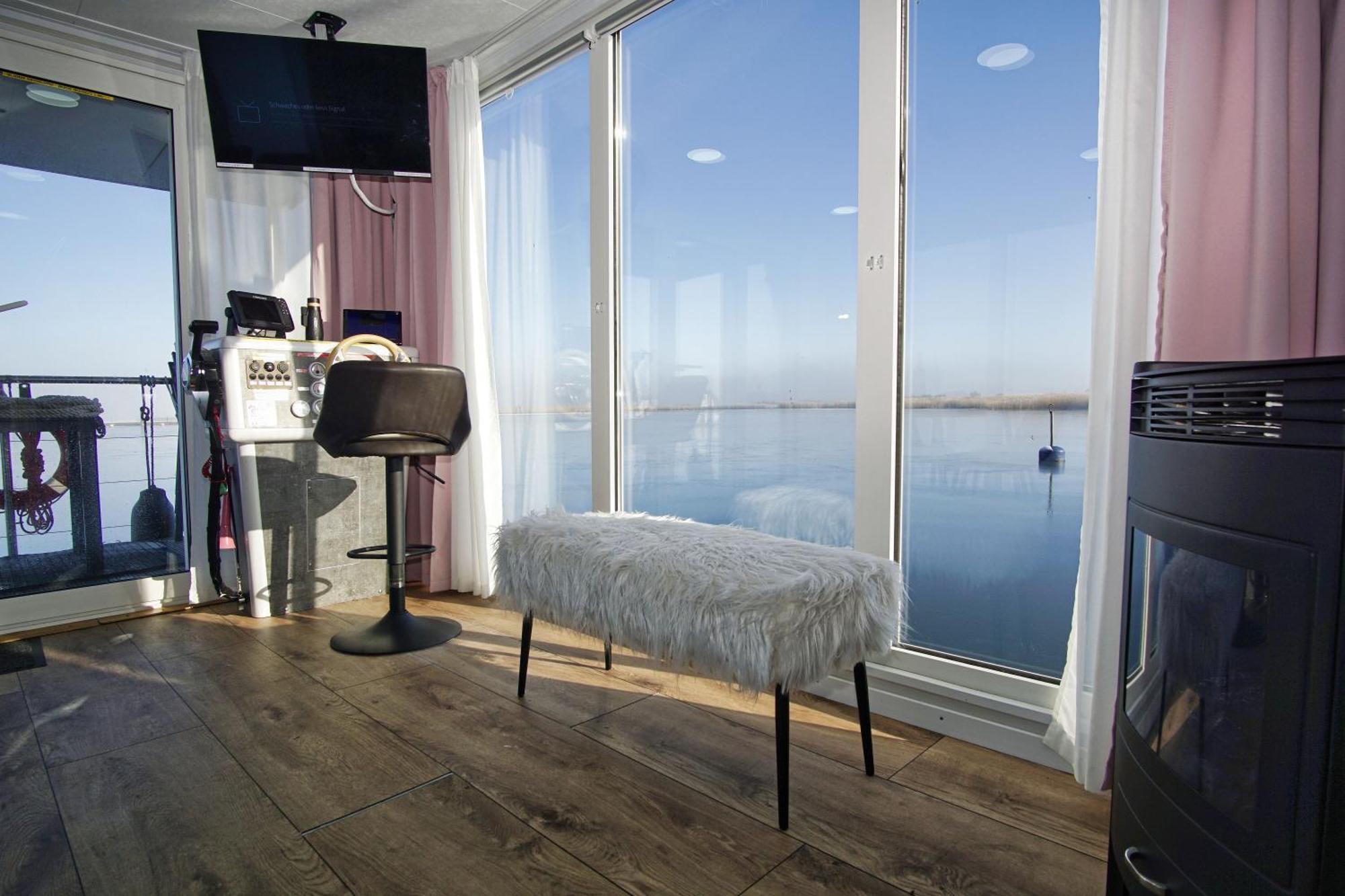 Hausboot Lydia Mit Sauna Und Elektrokamin - Hausbooturlaub Auf Ruegen Gager Exterior foto