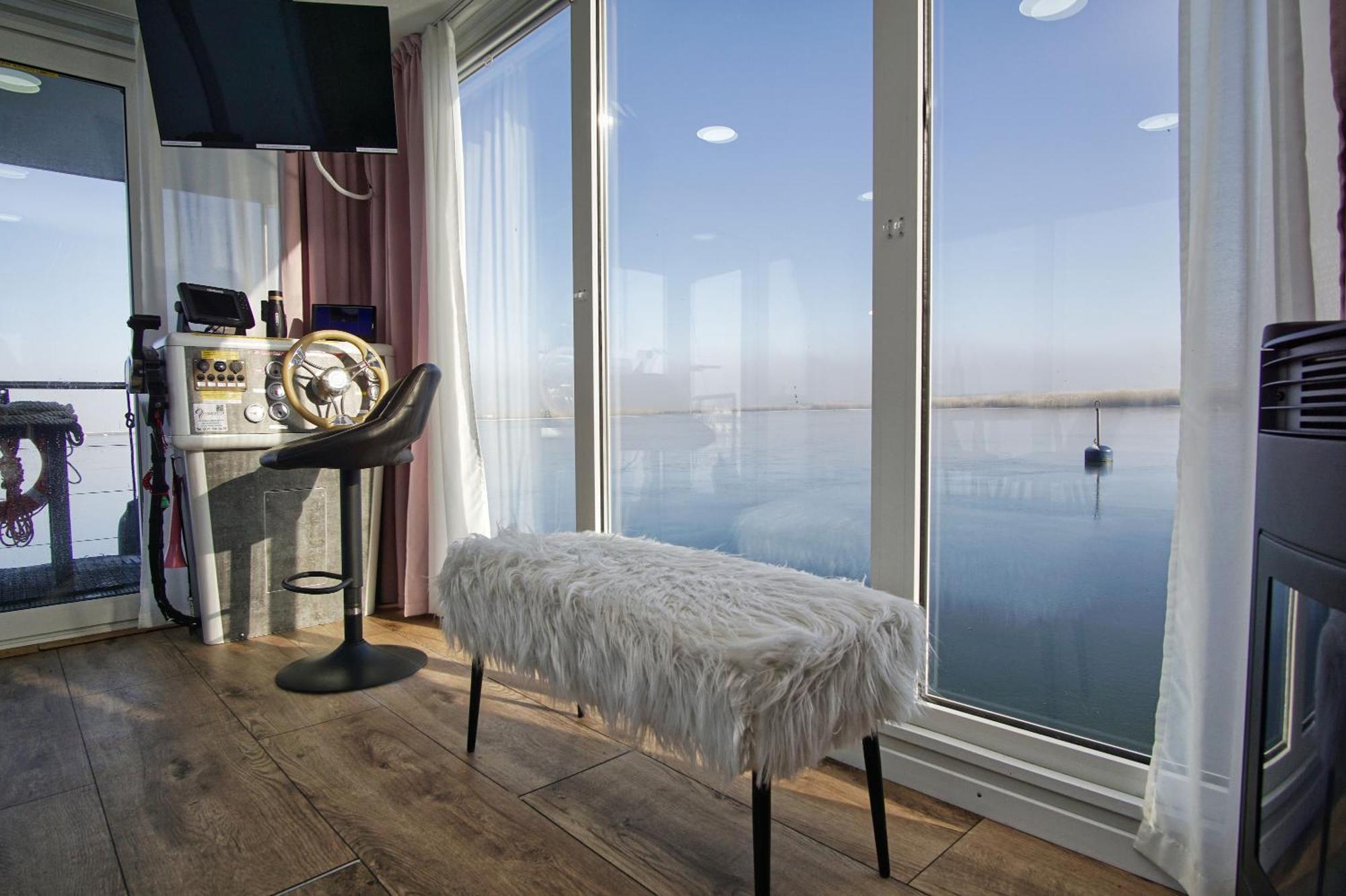 Hausboot Lydia Mit Sauna Und Elektrokamin - Hausbooturlaub Auf Ruegen Gager Exterior foto