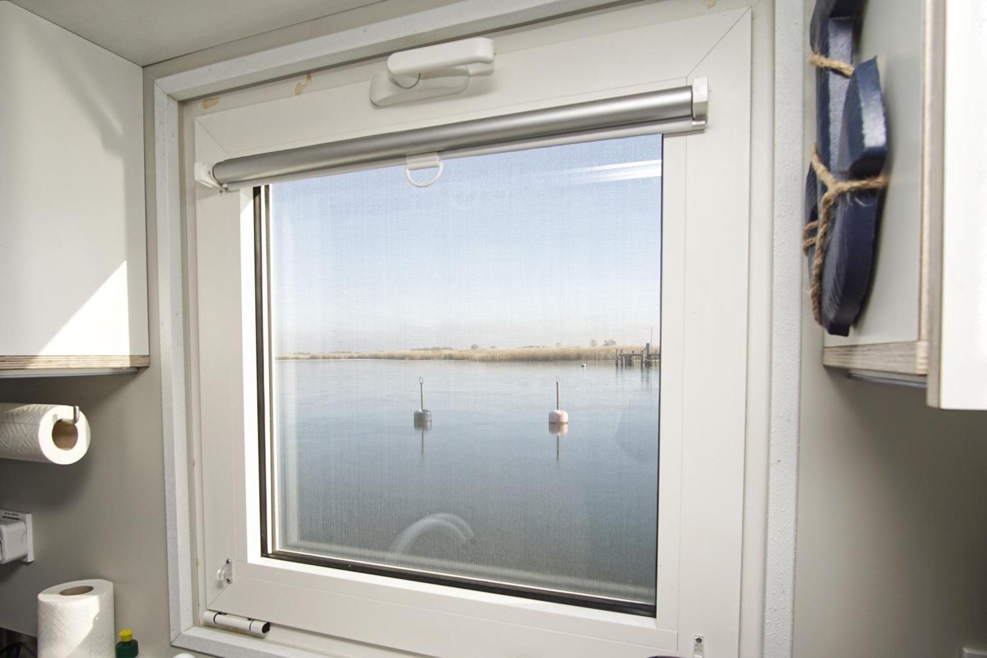 Hausboot Lydia Mit Sauna Und Elektrokamin - Hausbooturlaub Auf Ruegen Gager Exterior foto